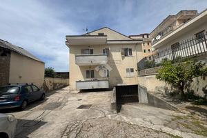 4 LOCALI A AVERSA