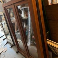 due finestre di legno nuove