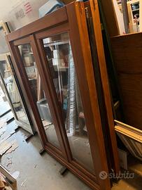 due finestre di legno nuove