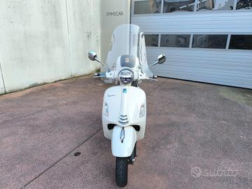 Piaggio Vespa 300 GTS hpe SUPER ABS