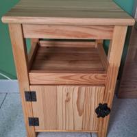 Comodino con sportello