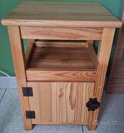 Comodino con sportello