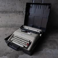 MACCHINA PER SCRIVERE OLIVETTI LETTERA 35