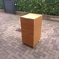 Mobile sospeso a cassettoni con mensole