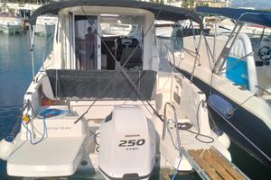Beneteau Antares 8 v2 con FB Honda 250 - 2024