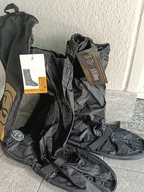 Copriscarpe impermeabili nuovi per scooter o moto