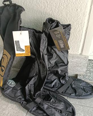 Copriscarpe impermeabili nuovi per scooter o moto