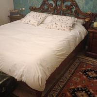 Letto artigianale noce con decorazioni foglia oro