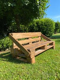 Panchina in legno riciclato