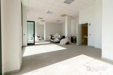 NEGOZIO A FORLÌ