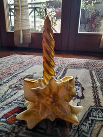 Porta candela natalizia con candela dorata