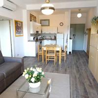 GIUGNO e LUGLIO Ampio trilocale 4°piano TERRAZZO