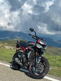 Triumph street triple 765