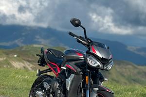 Triumph street triple 765