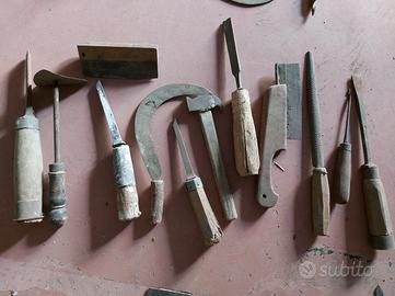 Vari antichi attrezzi