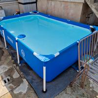 piscina con pompa