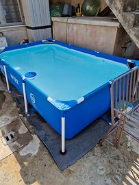 piscina con pompa