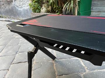 Scrivania Gaming  nera  con tappetino 