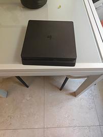 PlayStation 4 con fili ,joystick e 16 giochi