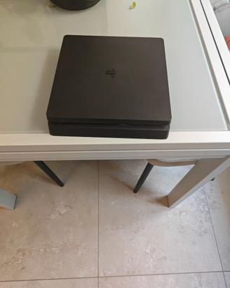 PlayStation 4 con fili ,joystick e 16 giochi
