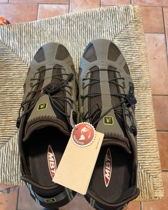 Scarpe nuove fisiologiche n.46