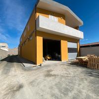 Locale artigianale di 130 mq con cortile