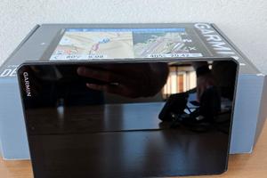 navigatore garmin DEZL LGV820