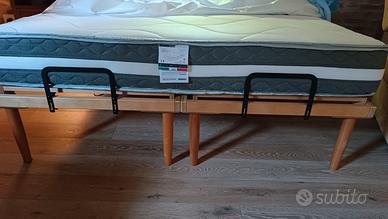 Letto a doghe motorizzato e materassi ortopedici