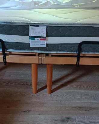 Letto a doghe motorizzato e materassi ortopedici