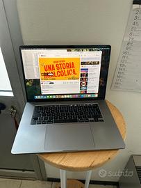 Macbook pro 2019 core i7 16 512 gb Radeon Pro 5300