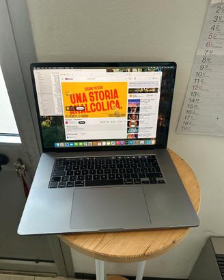 Macbook pro 2019 core i7 16 512 gb Radeon Pro 5300