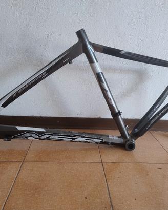 Telaio bici da corsa NSR carbonio/alluminio