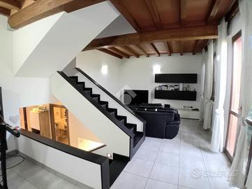 VILLA A SCHIERA CENTRALE A TERNI