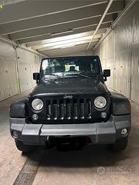 Wrangler Sahara jk 2.8 full opt . Hard top + soft