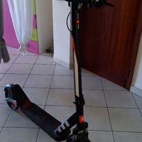 monopattino APRILIA eSR2