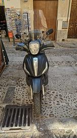 Piaggio Beverly 300 ABS con bauletto e parabrezza