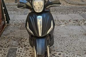Piaggio Beverly 300 ABS con bauletto e parabrezza