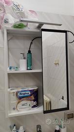 Mobile specchio Ikea Enhet con lampada