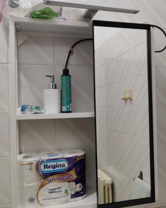 Mobile specchio Ikea Enhet con lampada