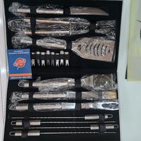 Attrezzi Barbecue Nuovi in valigetta - 18 pezzi