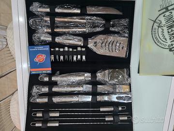 Attrezzi Barbecue Nuovi in valigetta - 18 pezzi