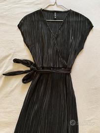 Abito estivo nero elegante lungo a costine