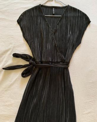 Abito estivo nero elegante lungo a costine