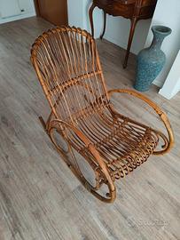 Poltrona a dondolo in vimini