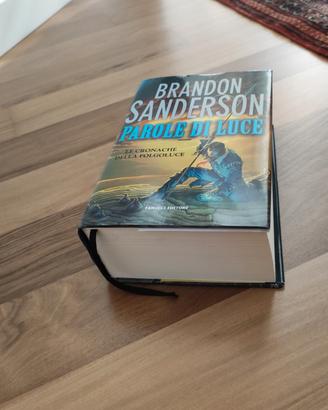 Libro Parole di luce di Brandon Sanderson 