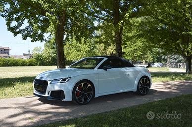 Audi TT RS Roadster 2.5 TFSI quattro S tronic