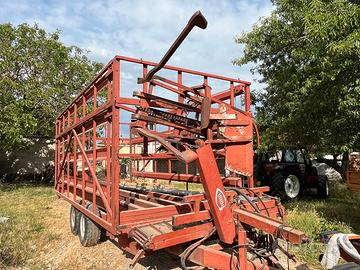 Carrellone carica balle agricolo