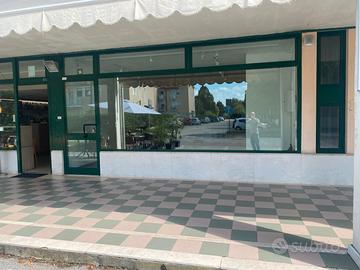 Locale commerciale con magazzino-Preganziol centro