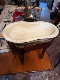 antico bidet in ferro