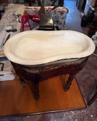 antico bidet in ferro